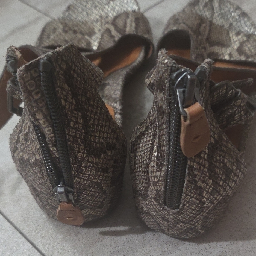 Kenneth Cole Snakeskin Pattern Wedges - Picture 7 of 8